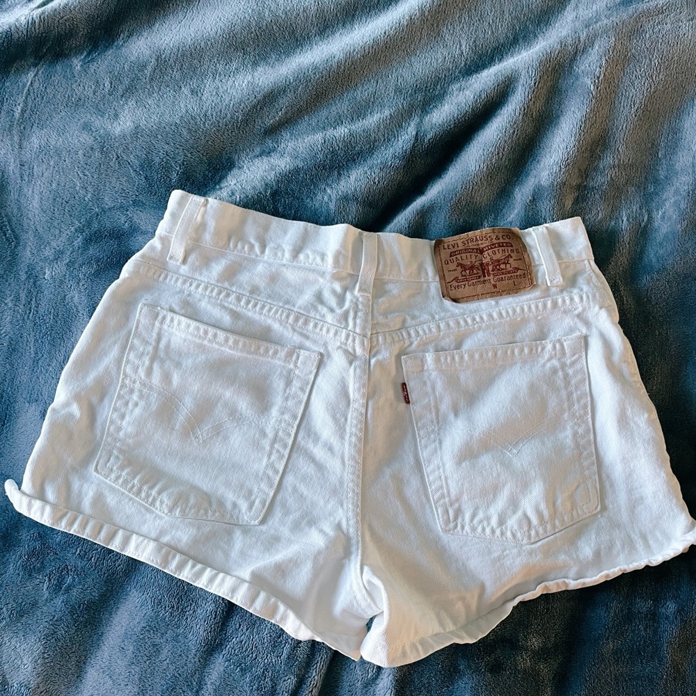 Vintage white Levi’s shorts